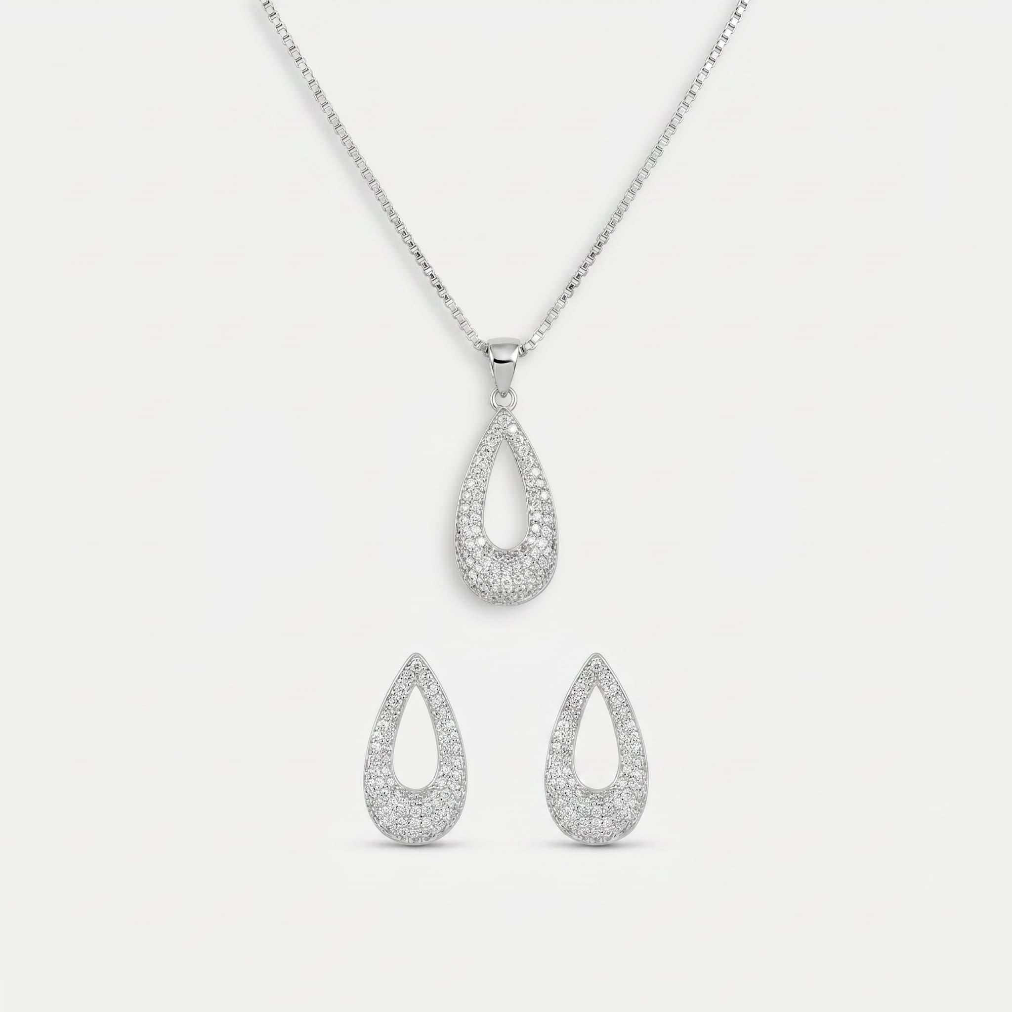 CONJUNTO GOTA VAZADO CRAVEJADO