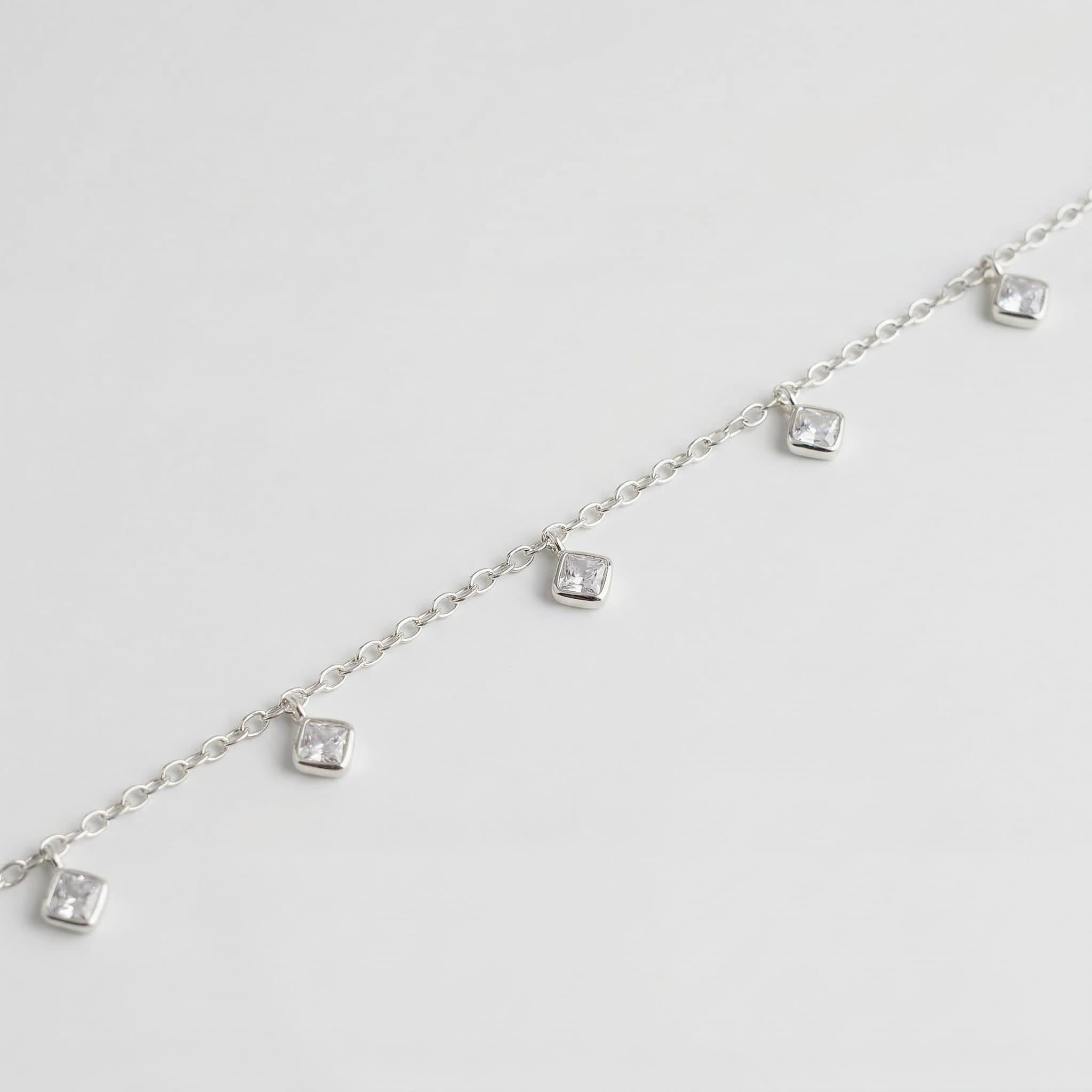 PULSEIRA PEDRAS QUADRADAS