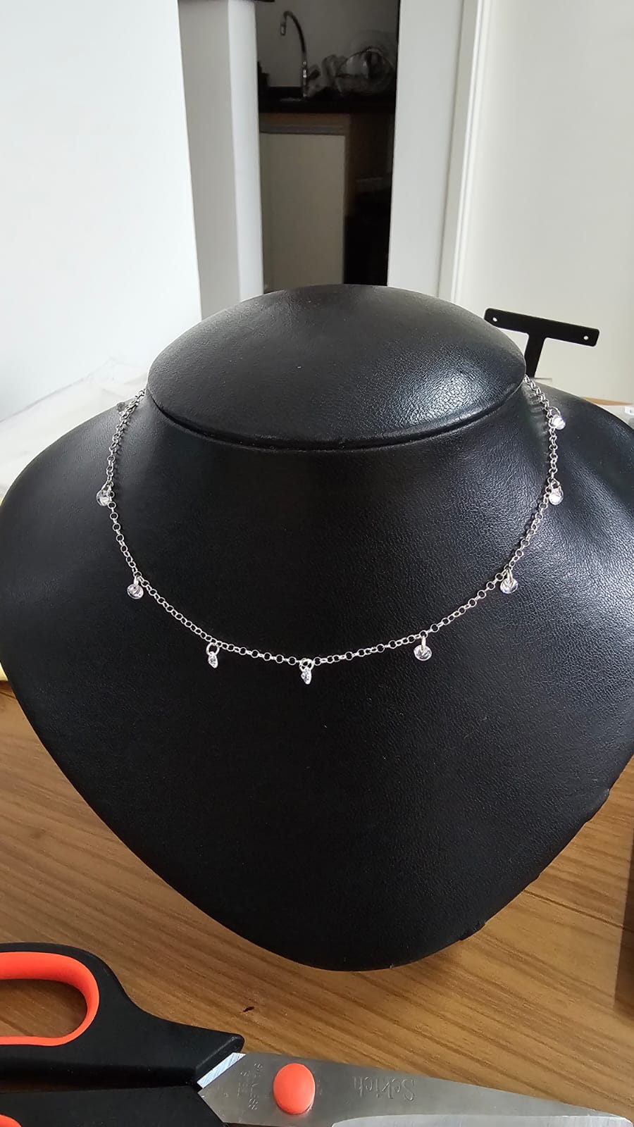 CHOKER COM DOZE PEDRAS