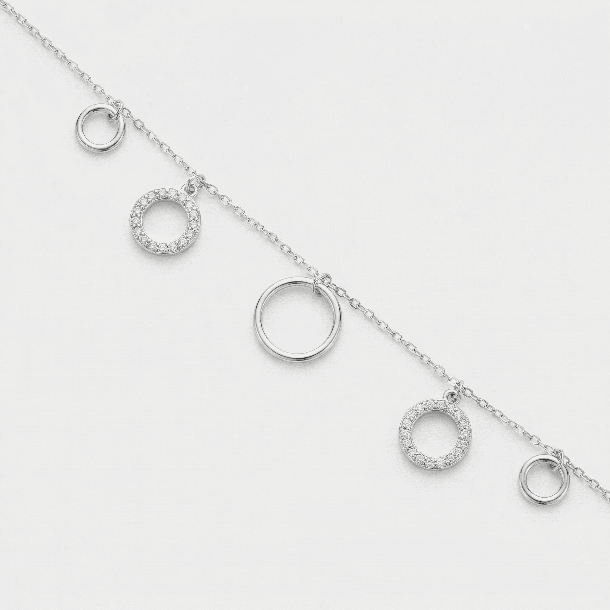 PULSEIRA CIRCULOS VAZADOS E DOIS CRAVEJADOS