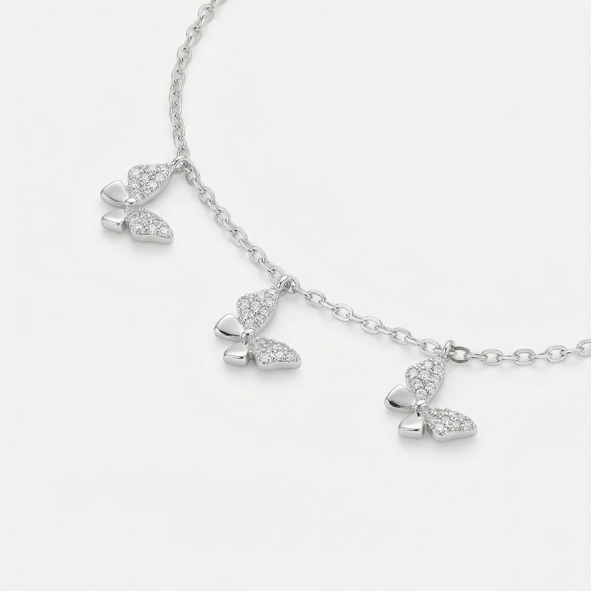 PULSEIRA COM 3 BORBOLETAS MEIA CRAVEJADAS