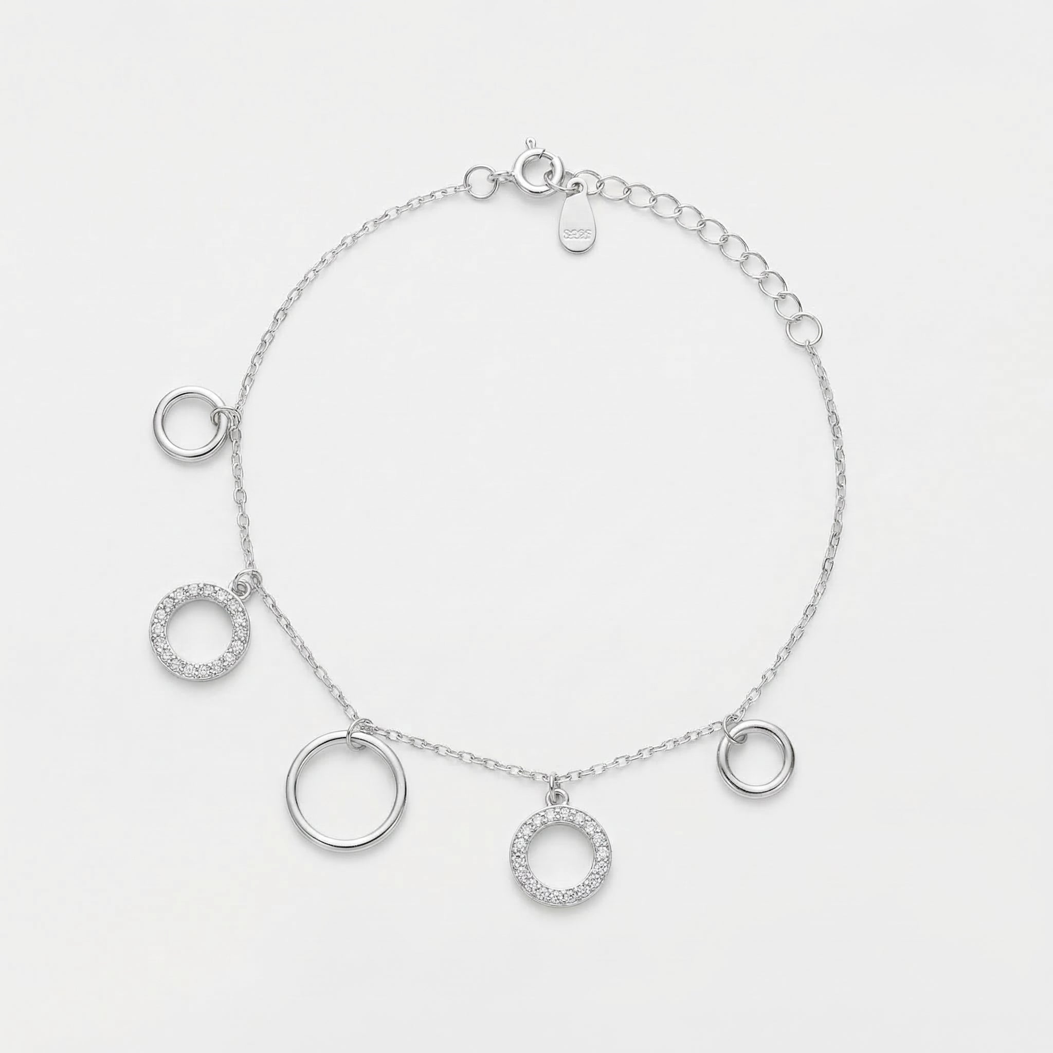 PULSEIRA CIRCULOS VAZADOS E DOIS CRAVEJADOS