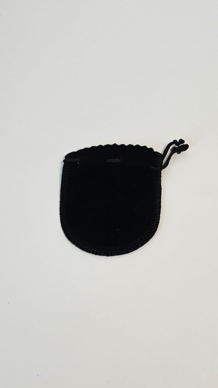SAQUINHO DE VELUDO  PRETO