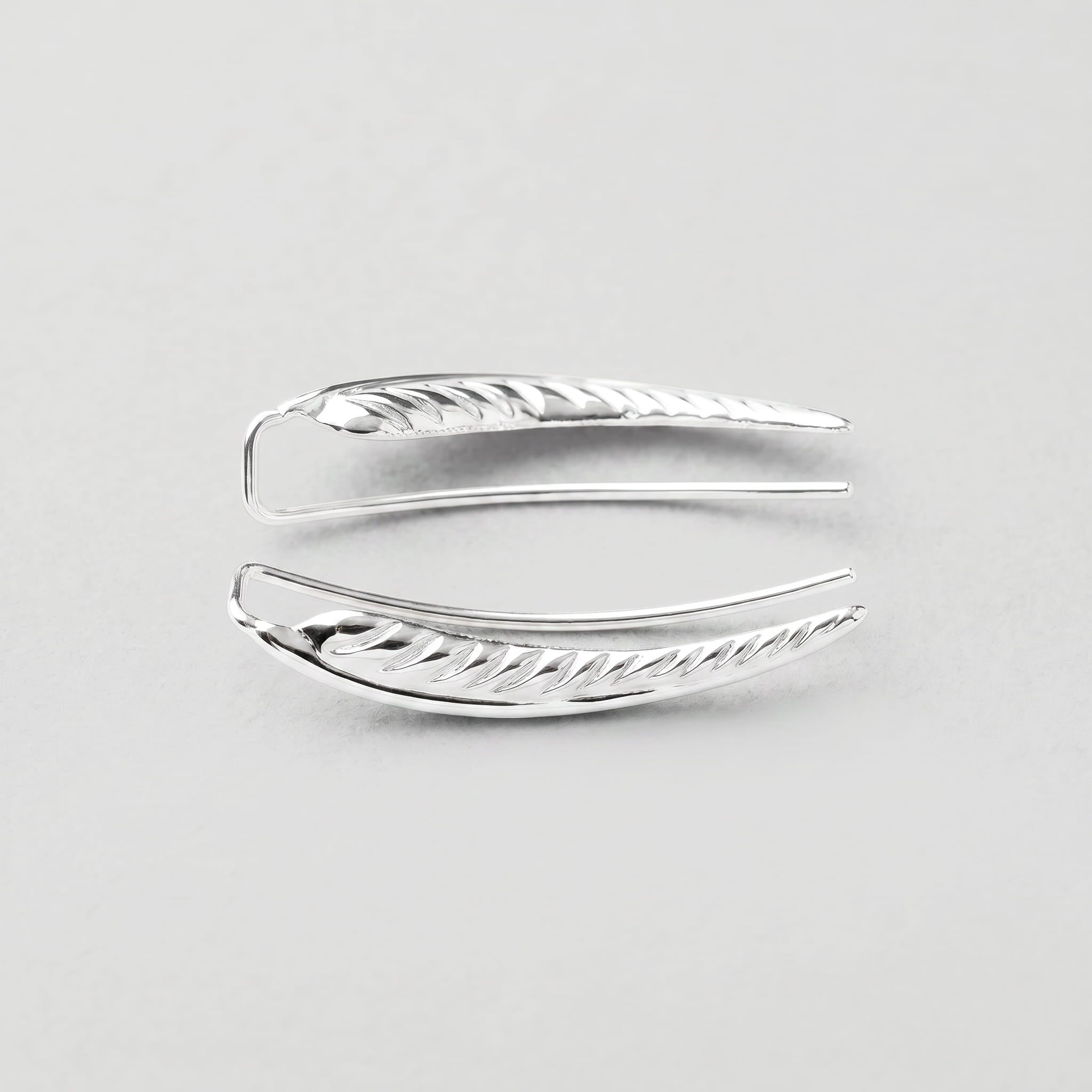 BRINCO EAR CUFF PENA TRABALHADA