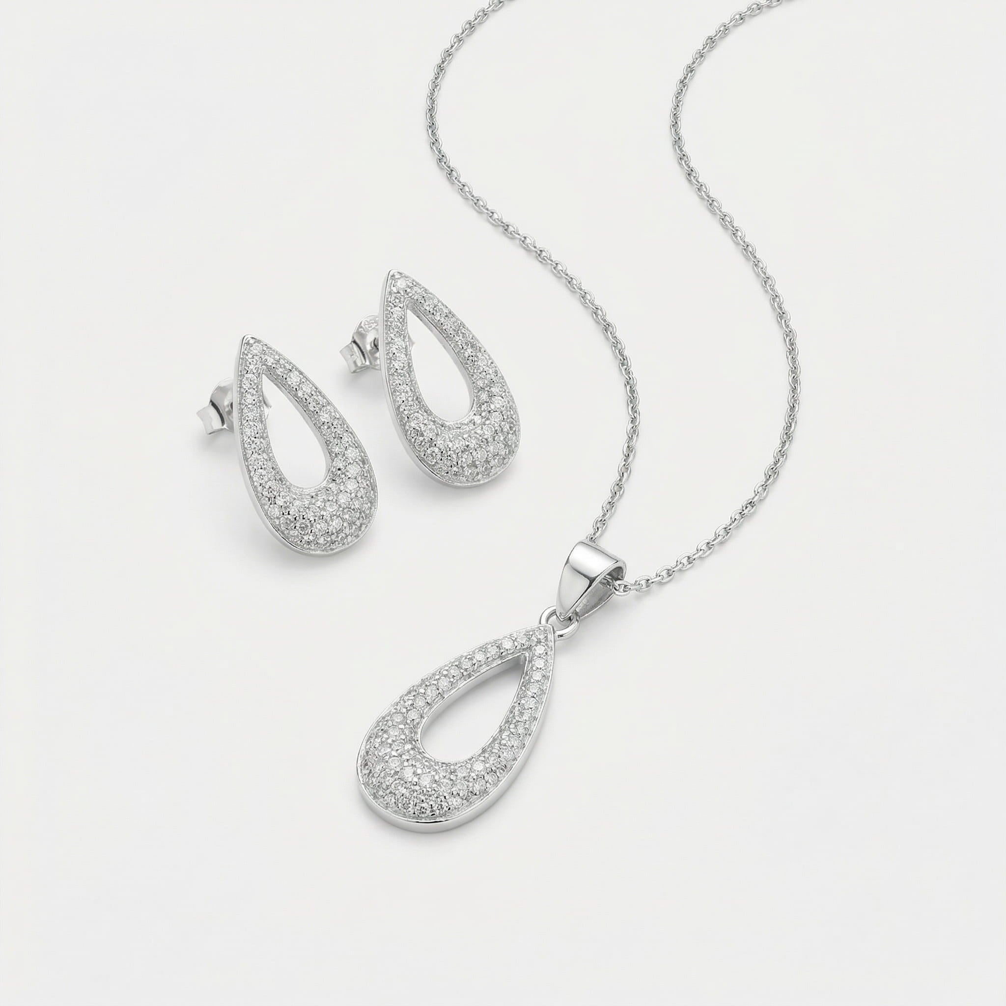 CONJUNTO GOTA VAZADO CRAVEJADO (S/ CORRENTE)